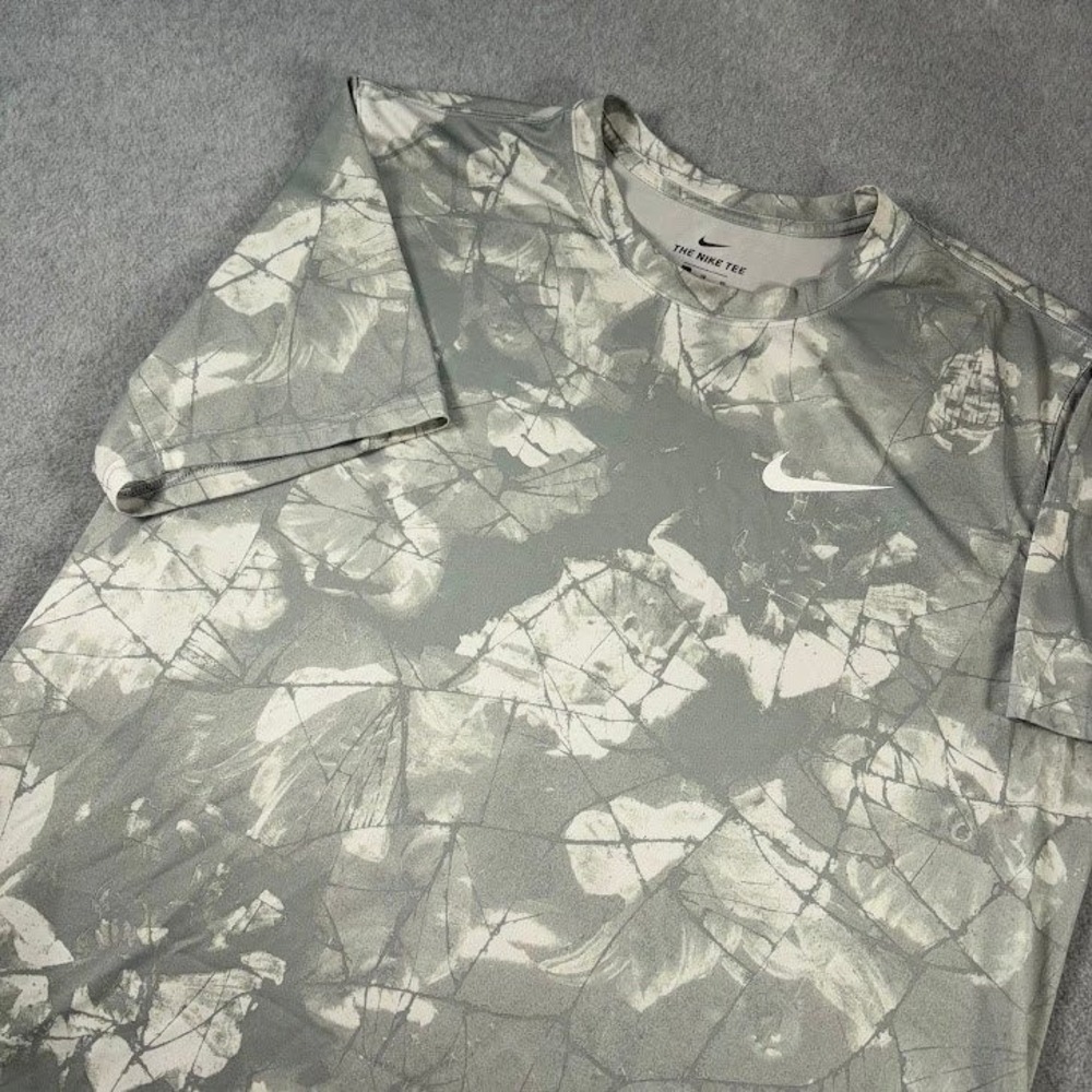 Nike T-Shirt Mens XL Gray White Abstract Floral Dri-FIT Short Sleeve Swoosh Logo